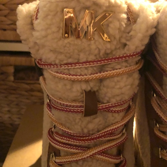 NWOT Women’s Michael Kors Cold Weather Boots - Picture 2 of 6